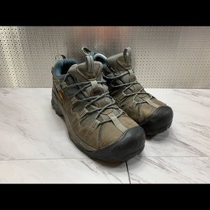 Keen boots brown size 11